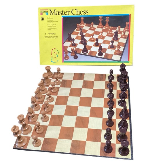 Vintage Master Chess Board Solid Weighted Staunton Pieces USA‎ 1992 Toys "R" Us - Picture 1 of 14